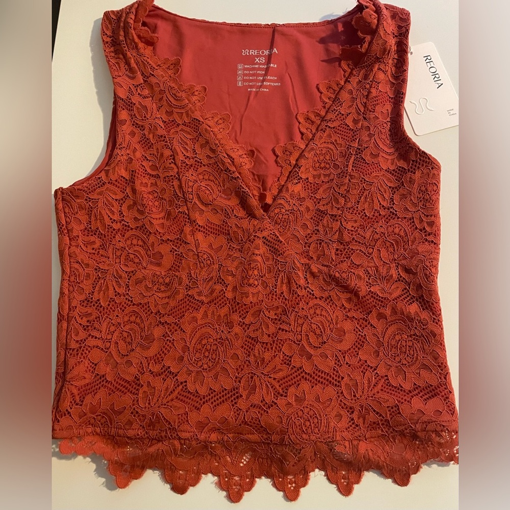 RED LACE CROPTOP